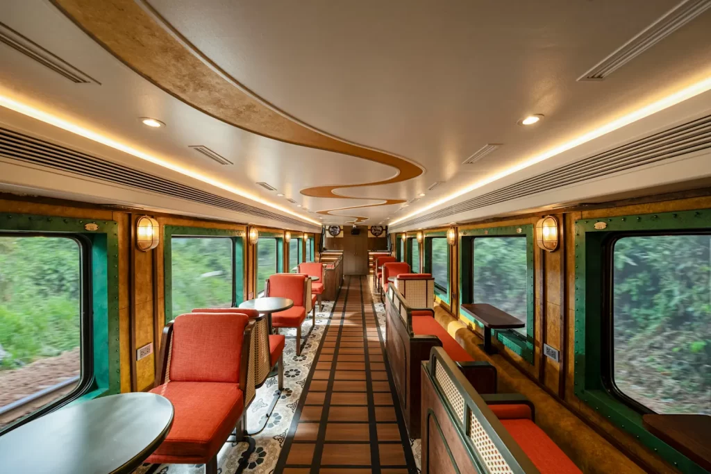 Tàu du lịch Hà Nội 5 Cửa Ô